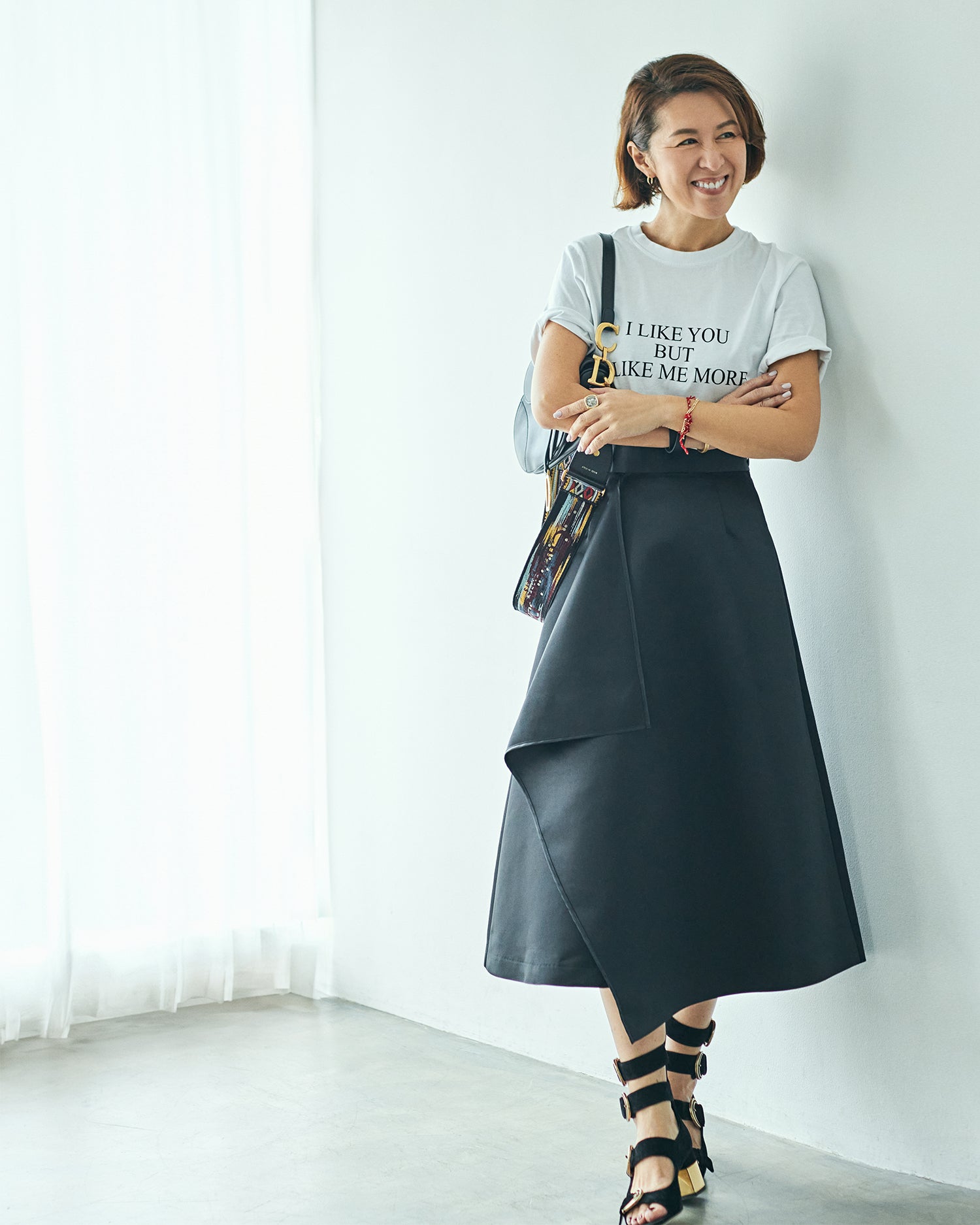 Asymmetrical satin skirt &lt;Black&gt;