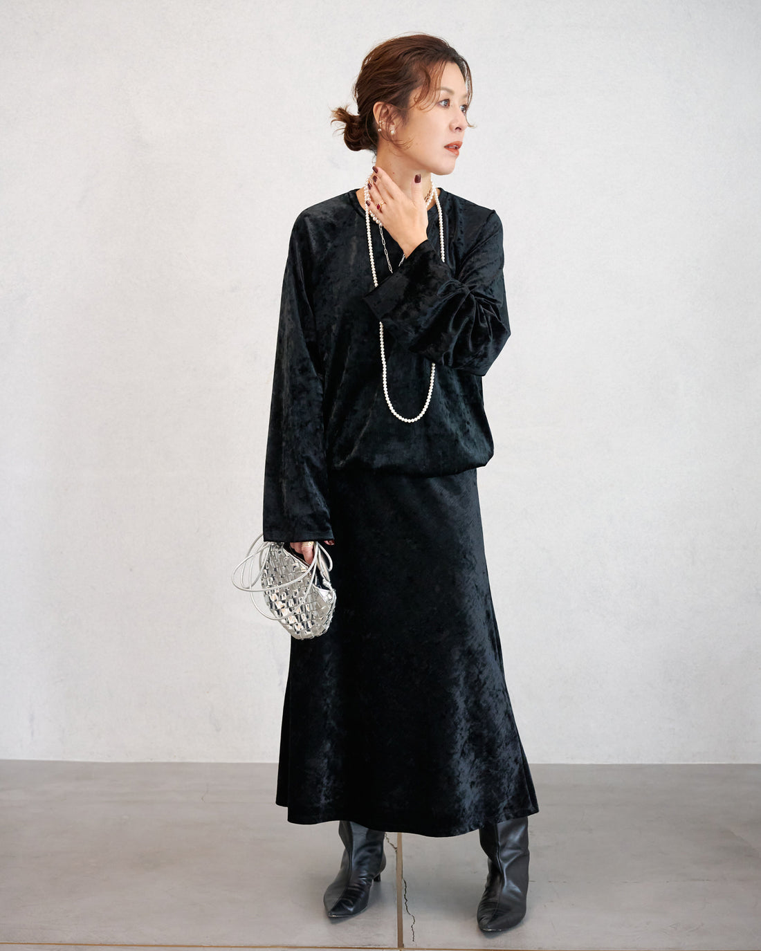 Velour crew neck pullover (black)