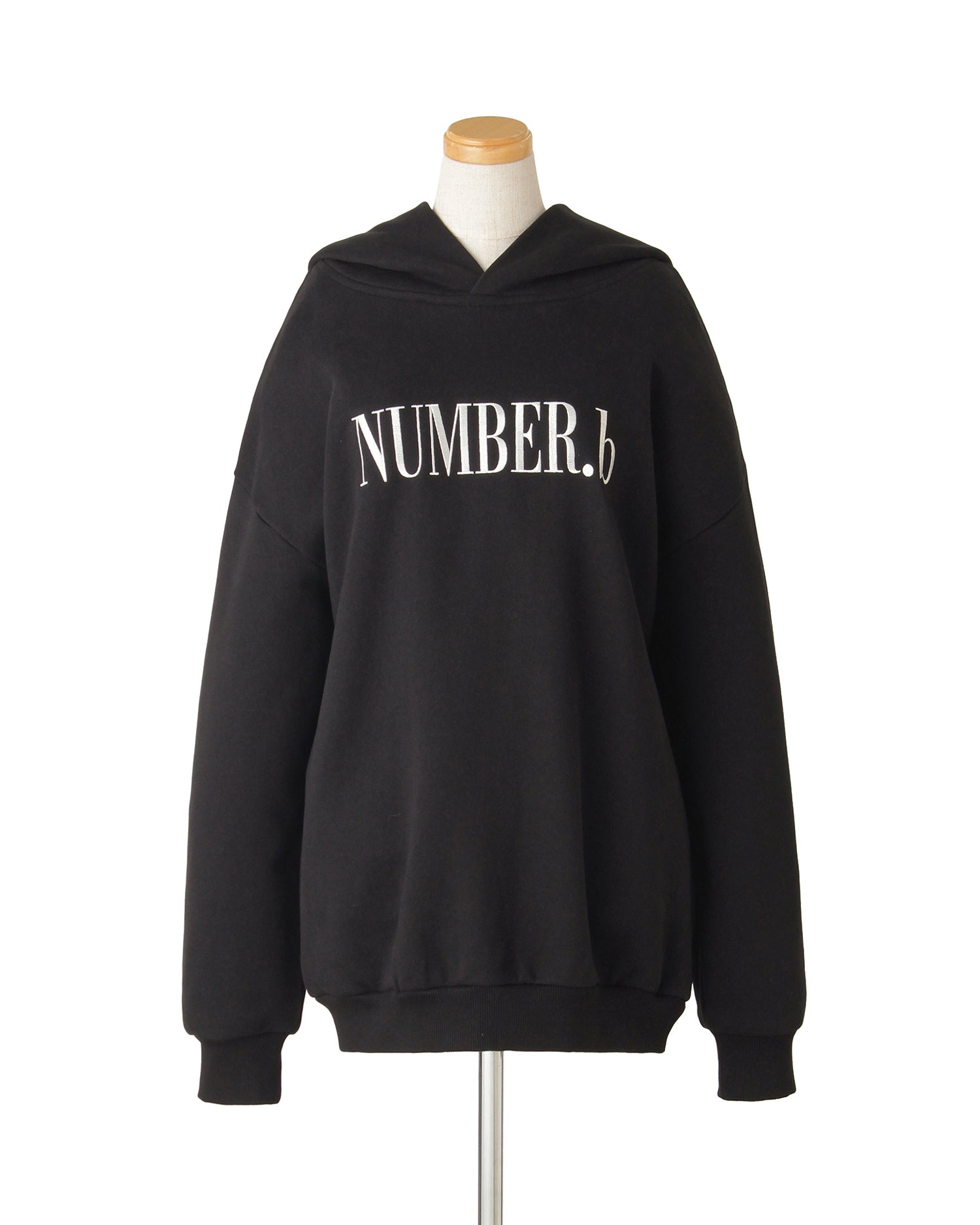 【POP UP STORE先行販売】NUMBER.b ロゴパーカ(刺繍)<ブラック>
