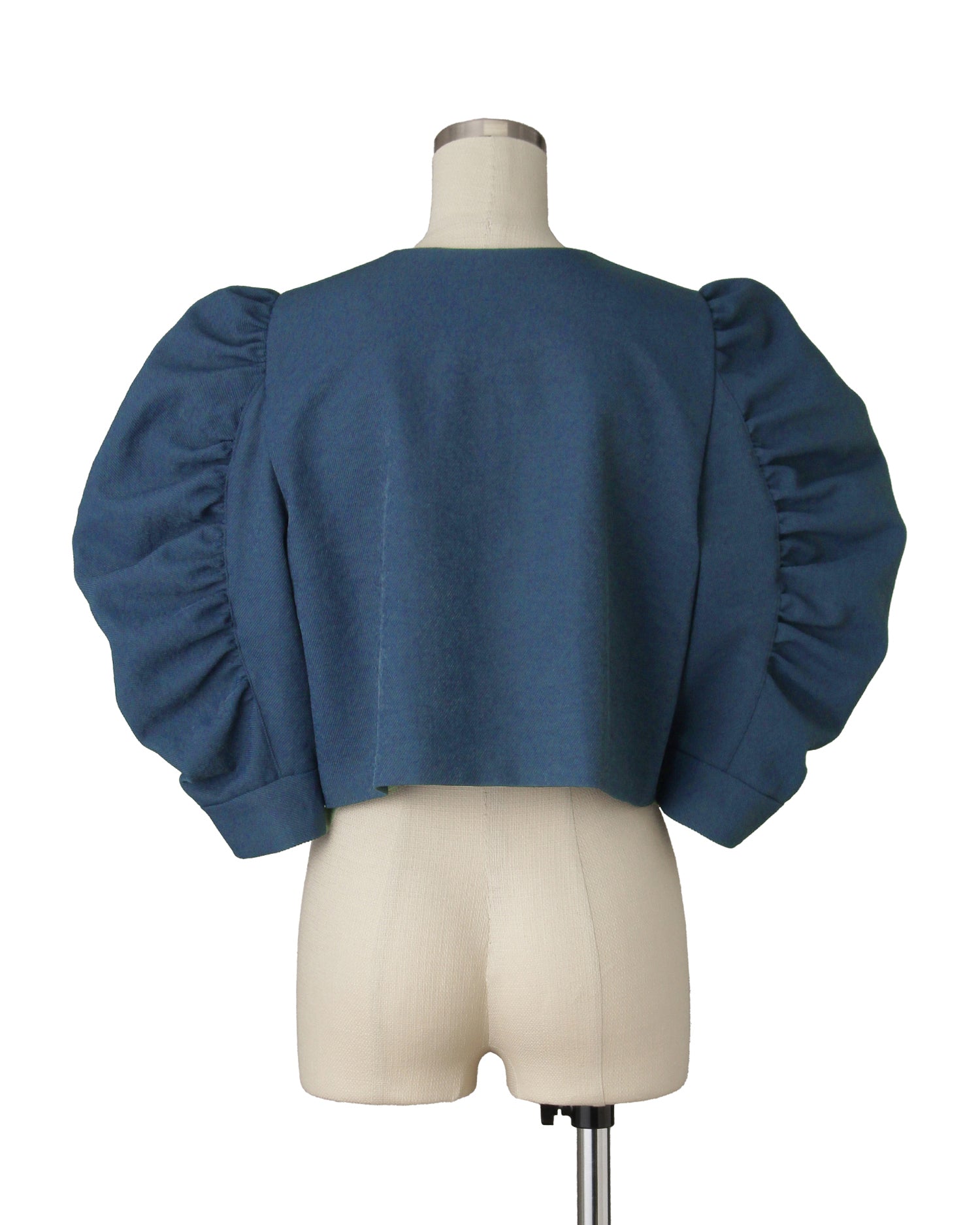 Volume sleeve short jacket