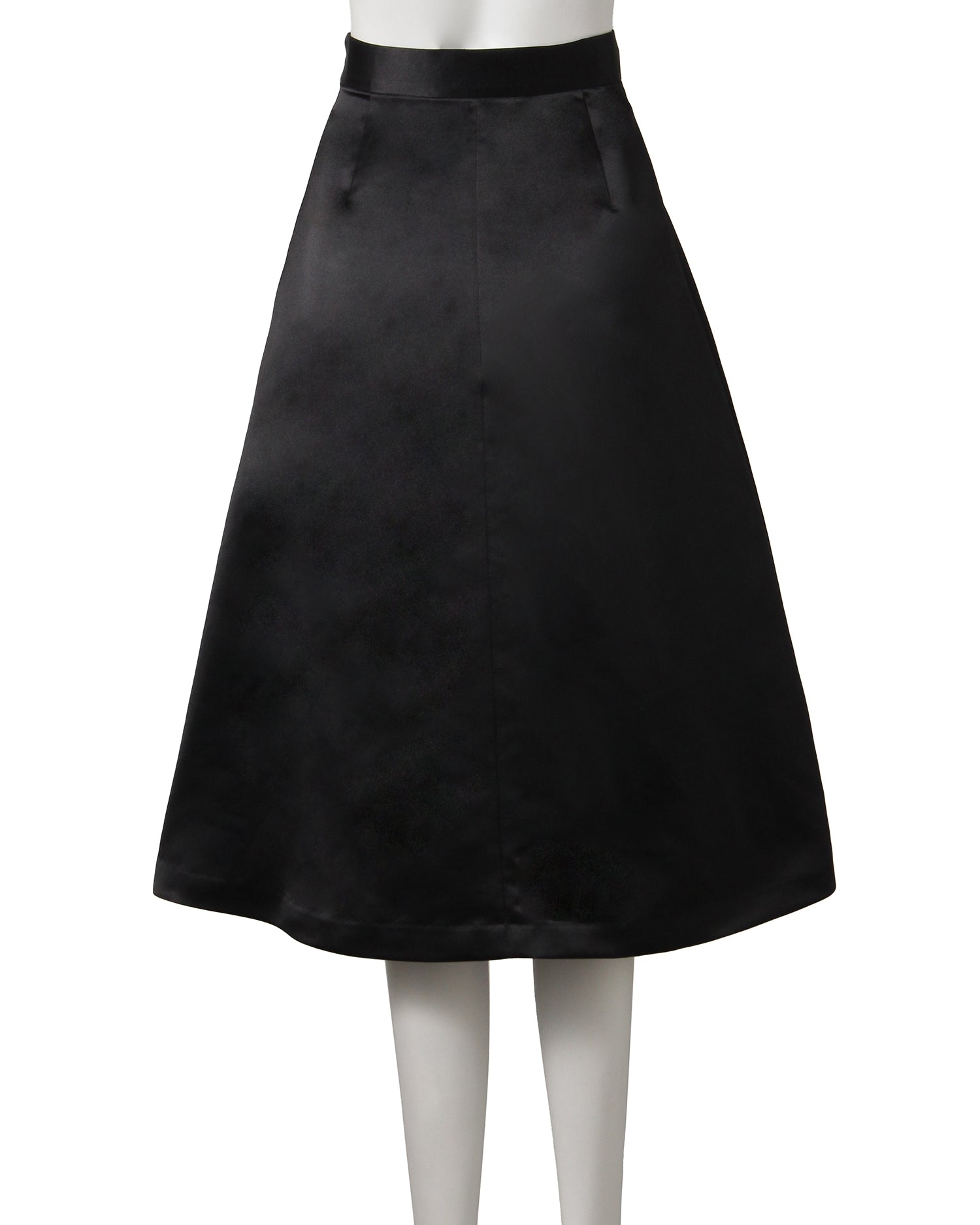 Asymmetrical satin skirt &lt;Black&gt;