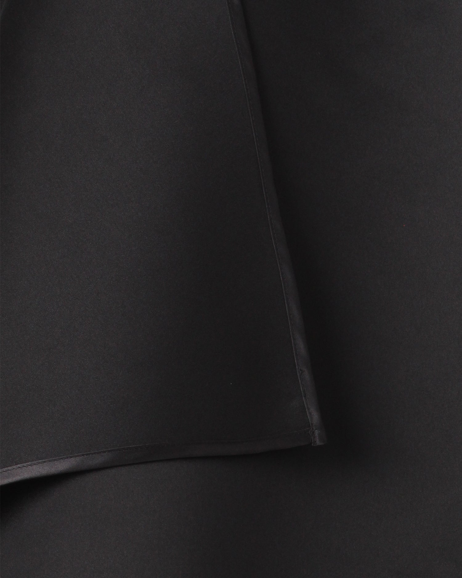 Asymmetrical satin skirt &lt;Black&gt;