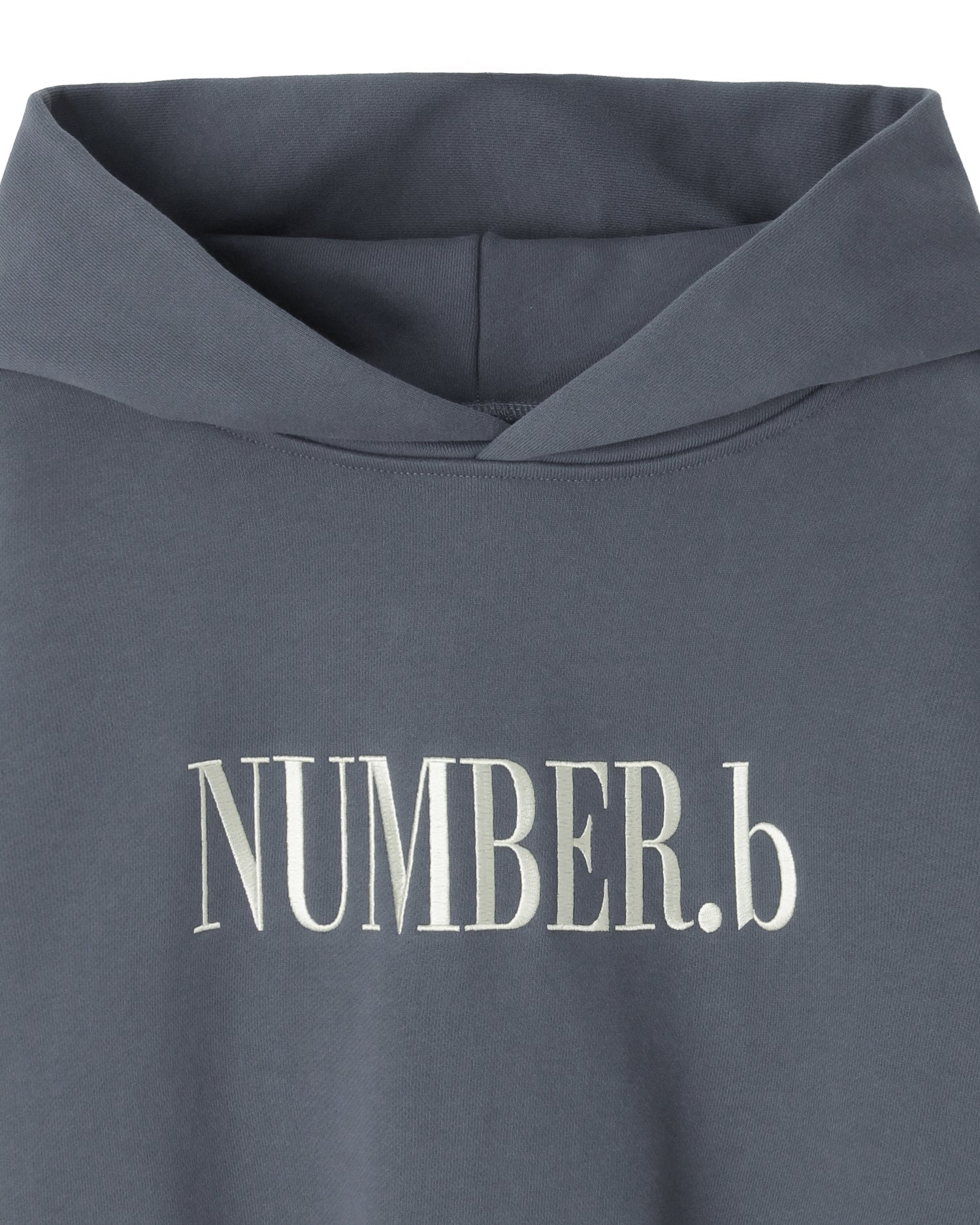 【POP UP STORE先行販売】NUMBER.b ロゴパーカ(刺繍)<ブルーグレー>