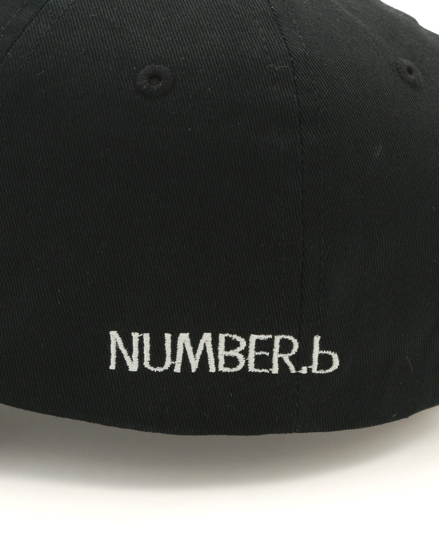 NUMBER.b ロゴ刺繍キャップ(キャンバス)<ブラック>