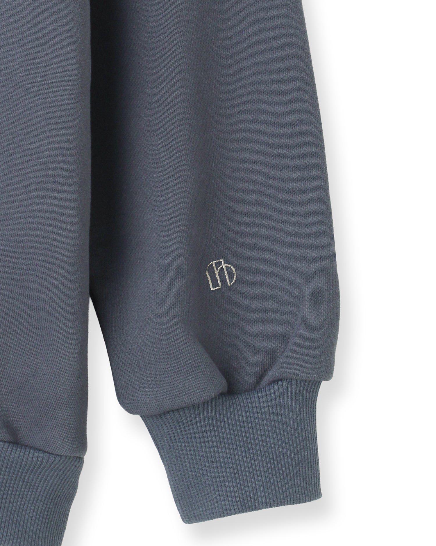 【POP UP STORE先行販売】NUMBER.b ロゴパーカ(刺繍)<ブルーグレー>