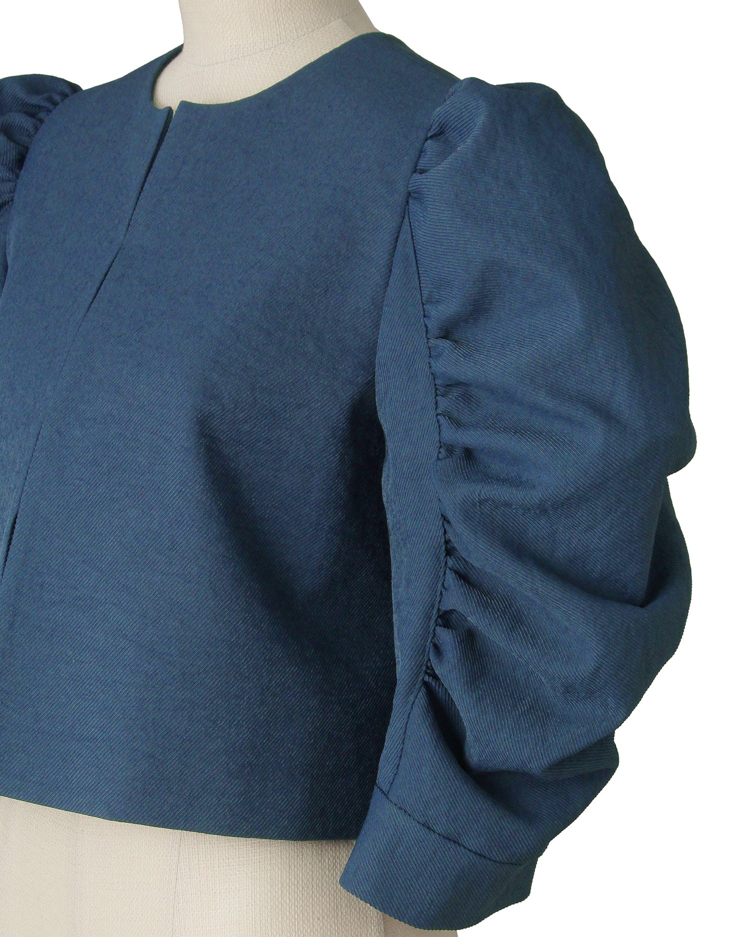 Volume sleeve short jacket