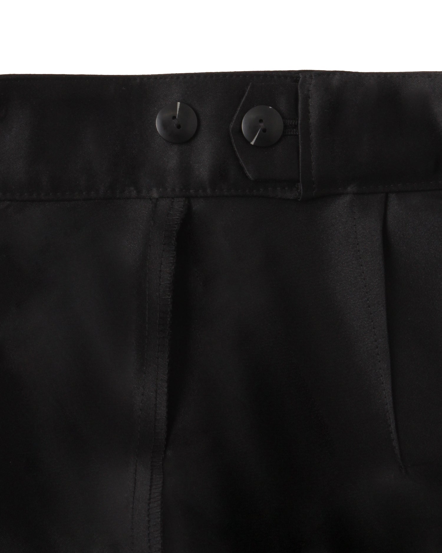 Asymmetrical satin skirt &lt;Black&gt;
