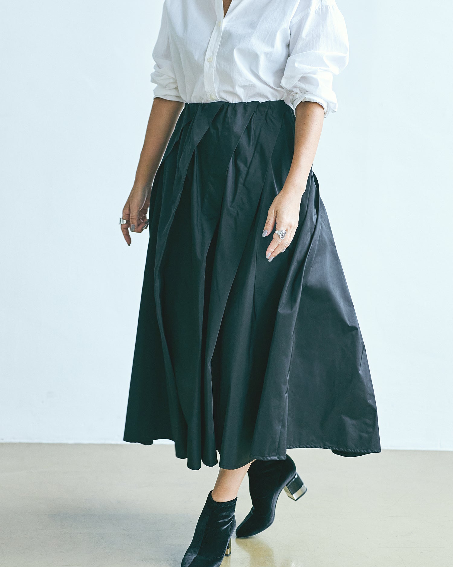 Random Tuck Skirt (Black)