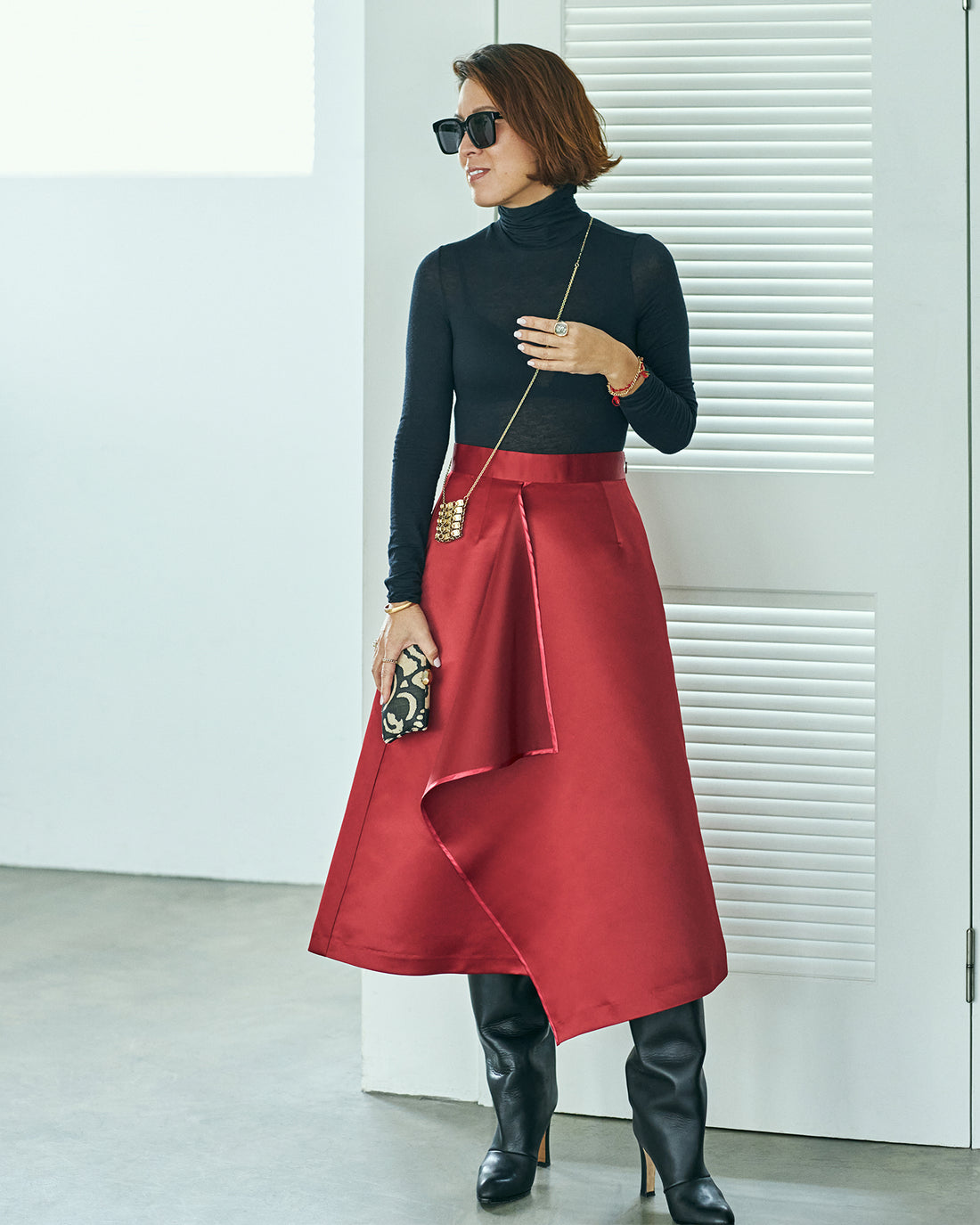 Asymmetrical satin skirt &lt;Red&gt;