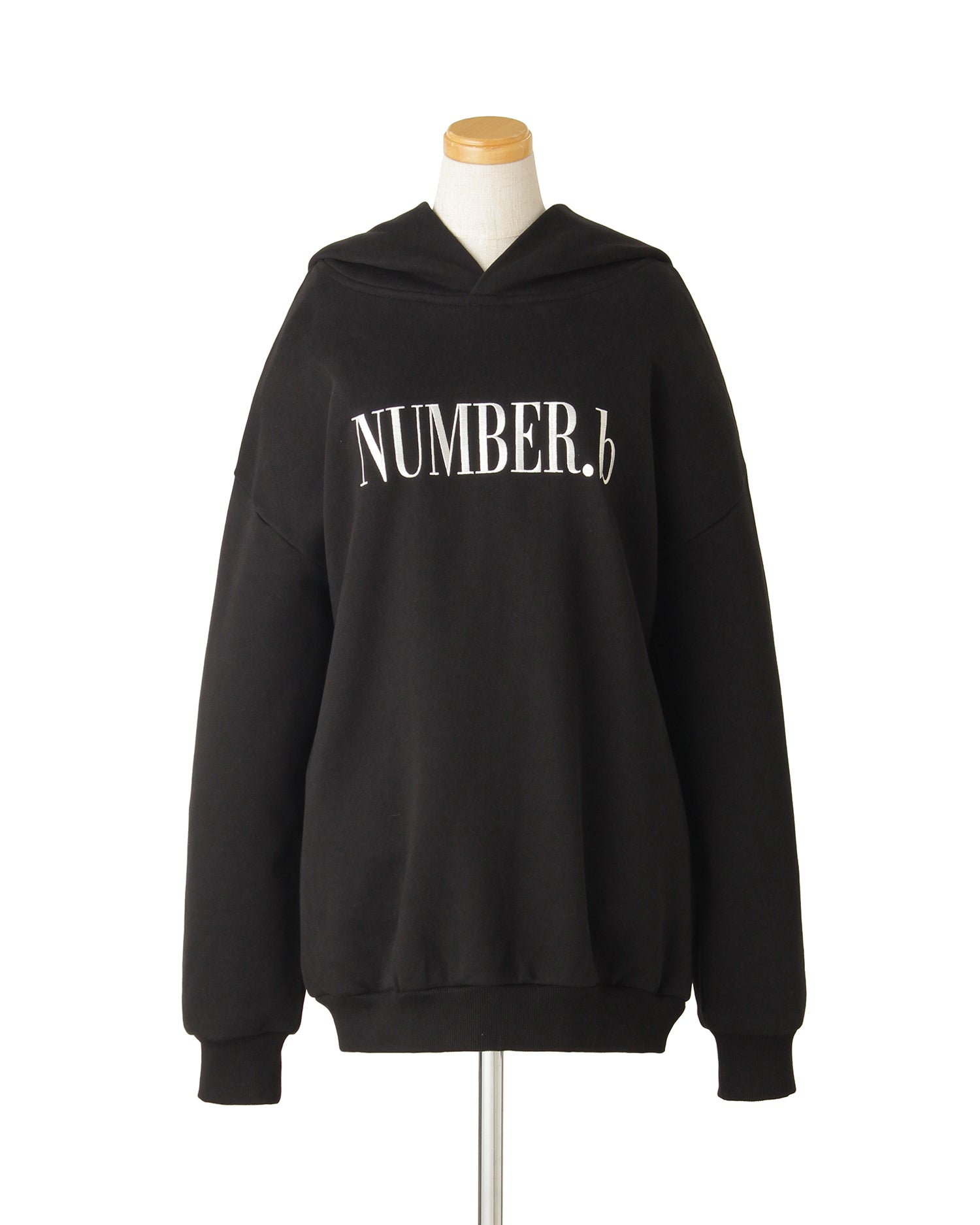 【POP UP STORE先行販売】NUMBER.b ロゴパーカ（刺繍）＜ブラック＞