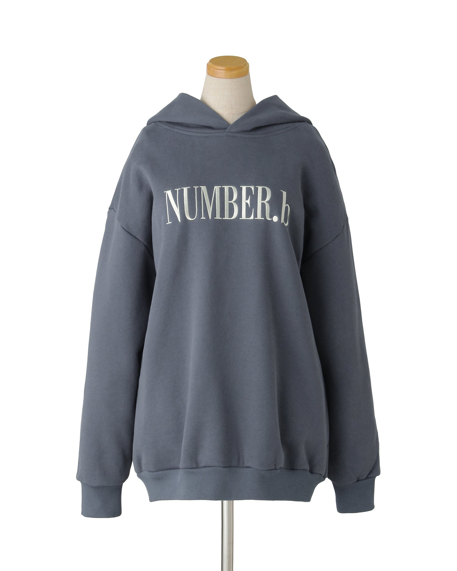 【POP UP STORE先行販売】NUMBER.b ロゴパーカ（刺繍）＜ブルーグレー＞