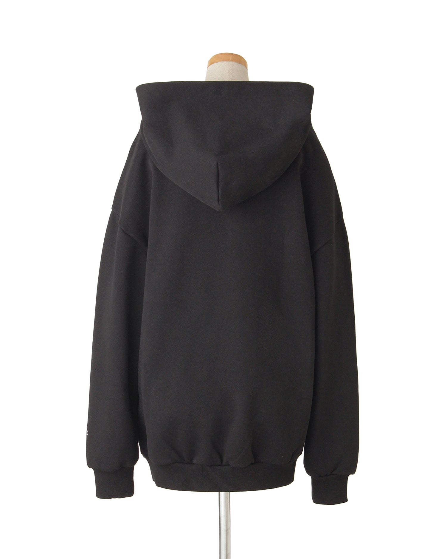 【POP UP STORE先行販売】NUMBER.b ロゴパーカ（刺繍）＜ブラック＞