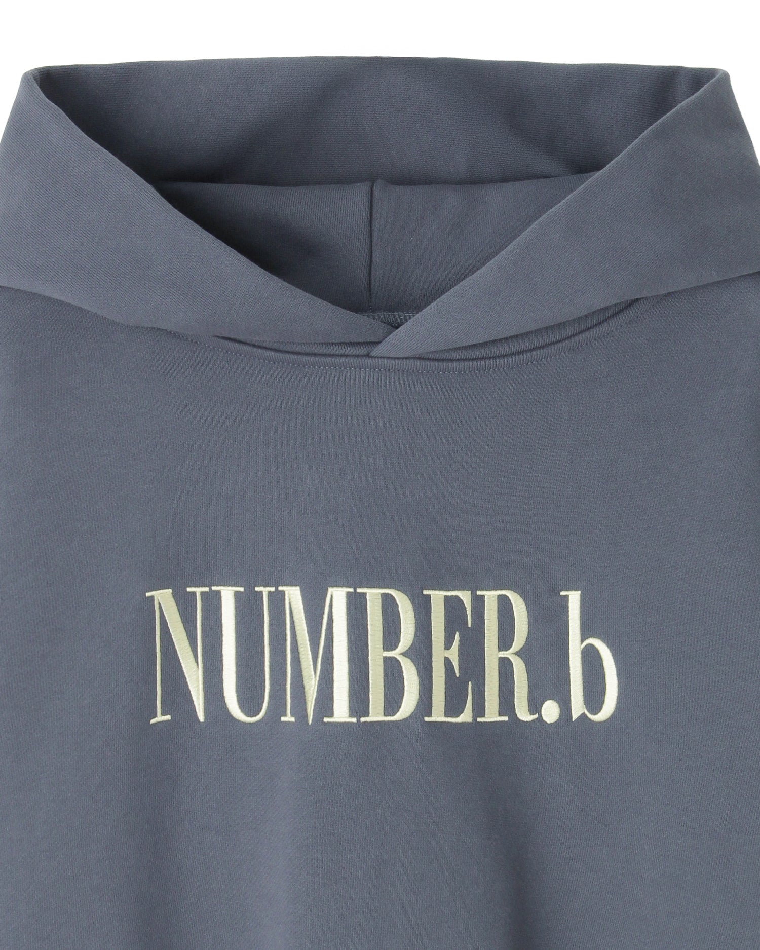 【POP UP STORE先行販売】NUMBER.b ロゴパーカ（刺繍）＜ブルーグレー＞