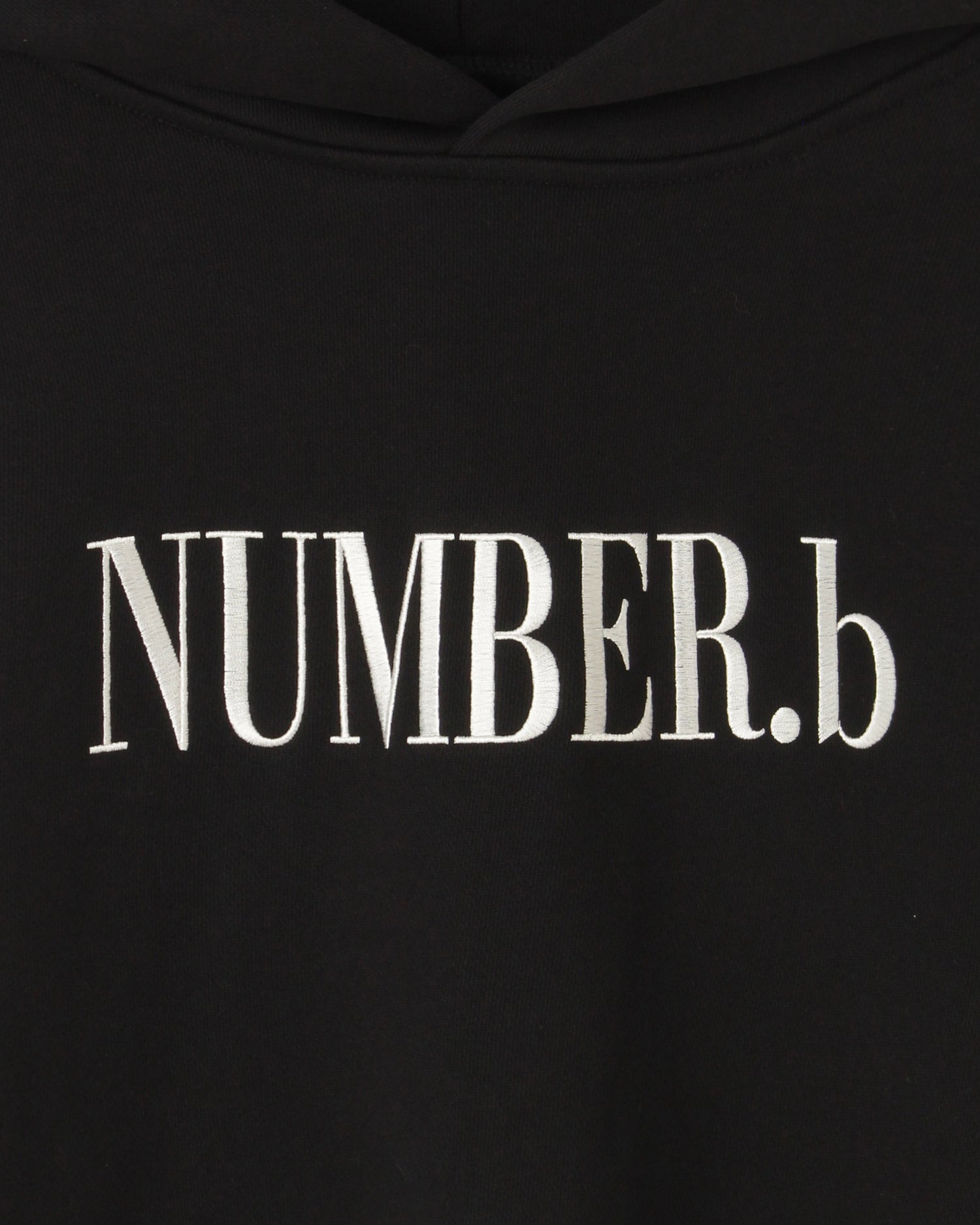 【POP UP STORE先行販売】NUMBER.b ロゴパーカ（刺繍）＜ブラック＞