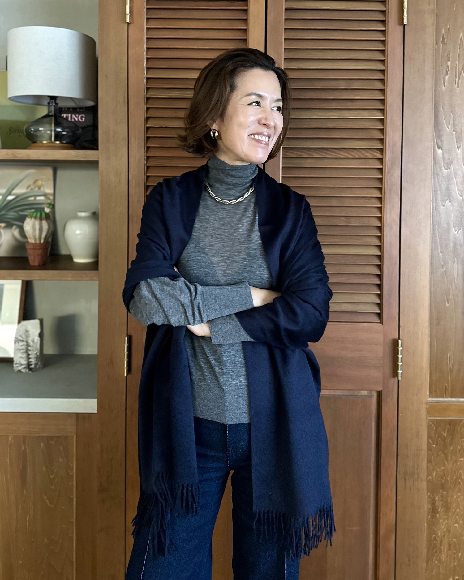 AVLDE 100%シルクマフラー　専用BOX付 AVLDE 100%シルクマフラー 専用BOX付 シルク100％マフラー