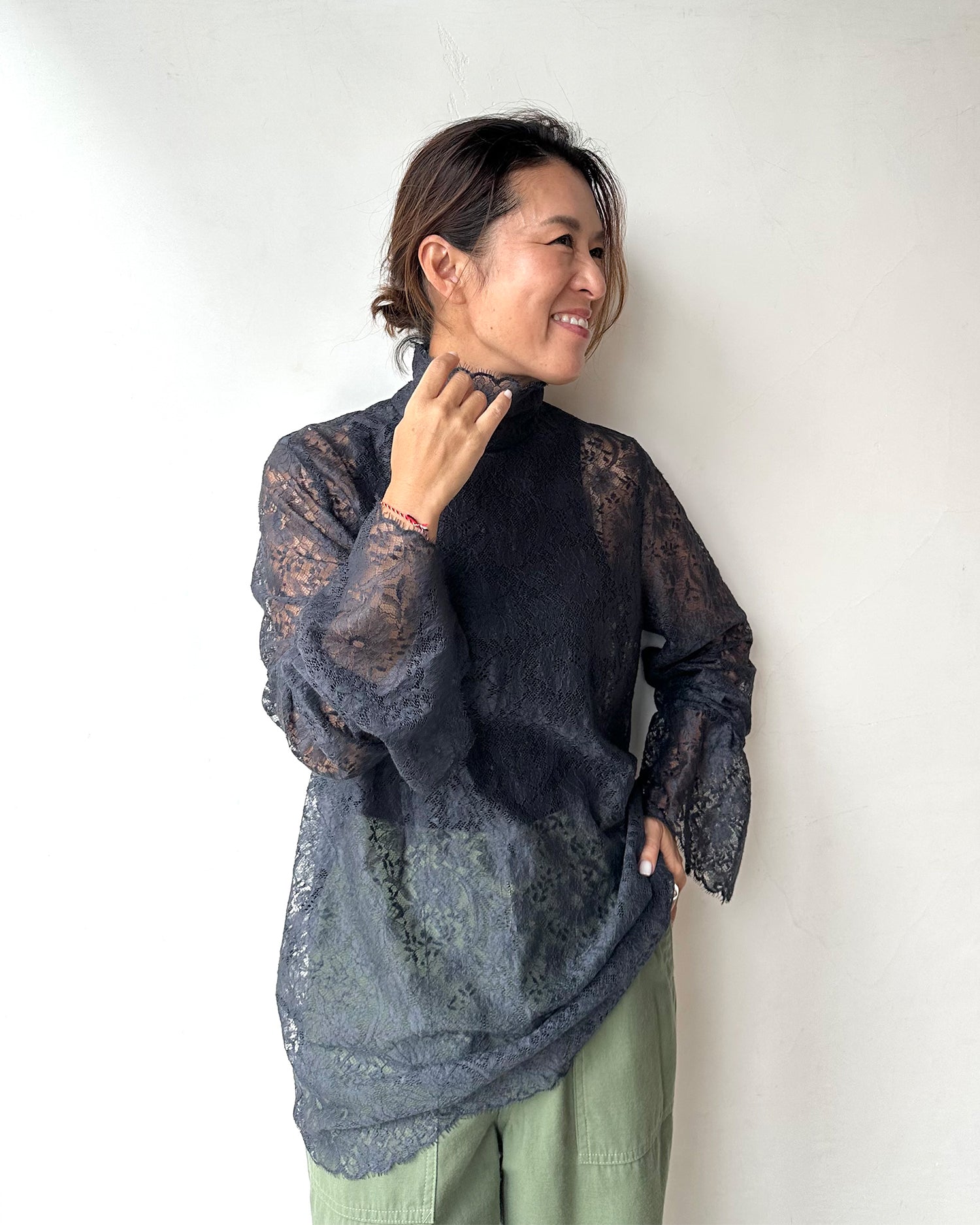【受注販売】HER. for AMARC リバーレースブラウス＜ネイビー＞