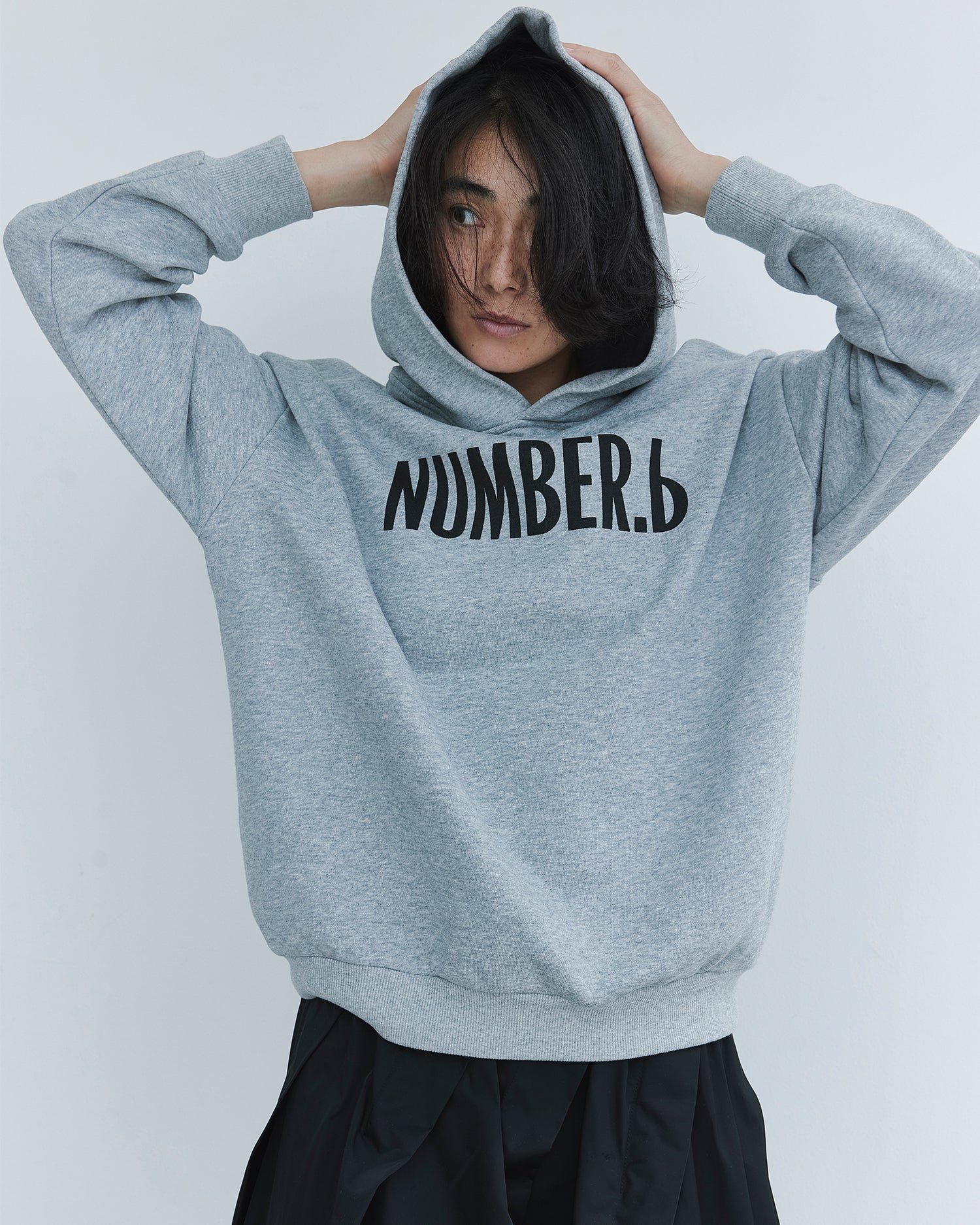 NUMBER.b logo hoodie (gray)