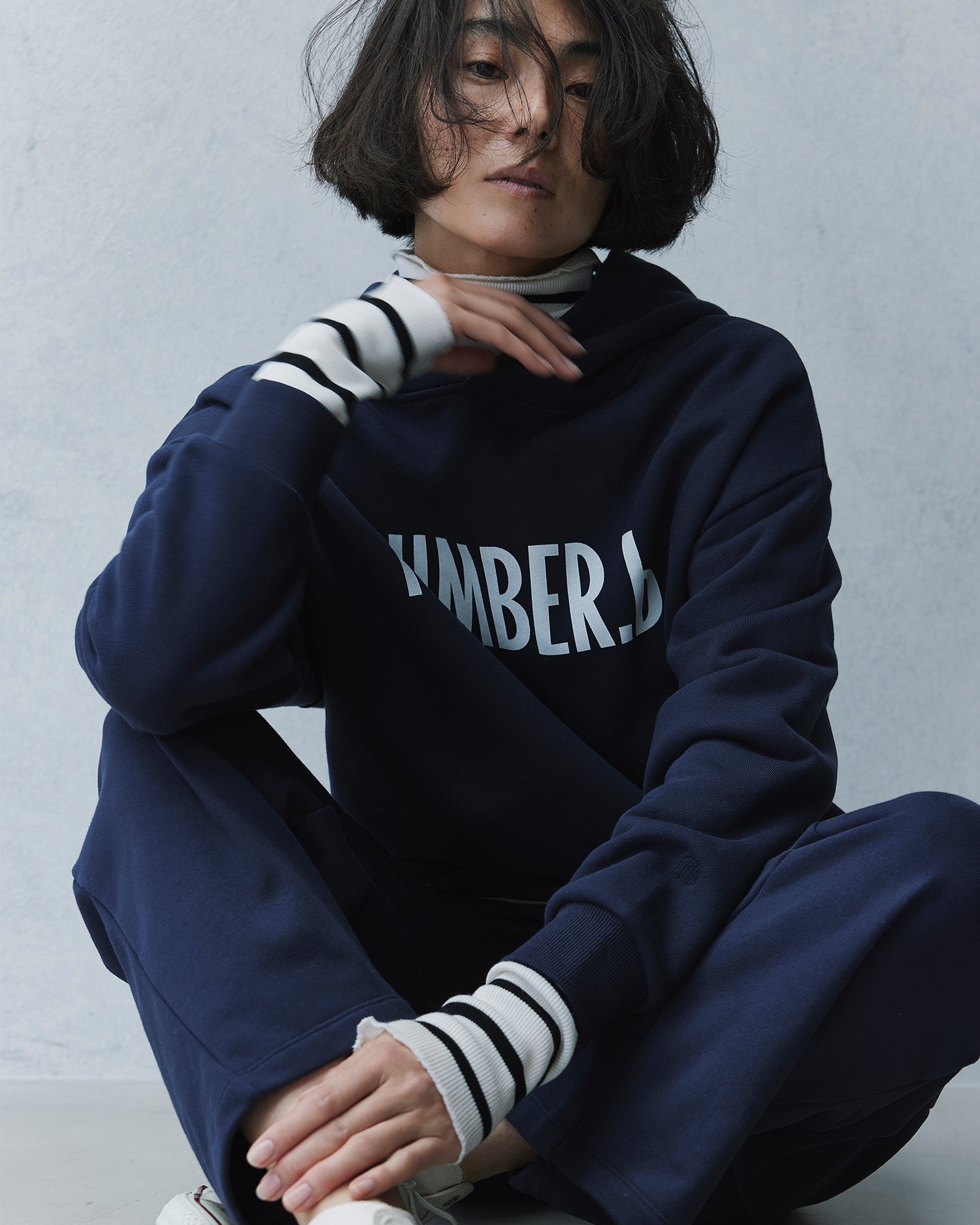 NUMBER.b logo hoodie (navy)