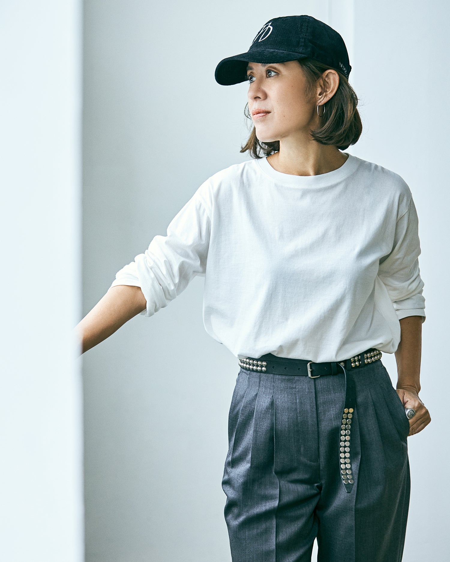 Semi-wide tuck pants (gray)