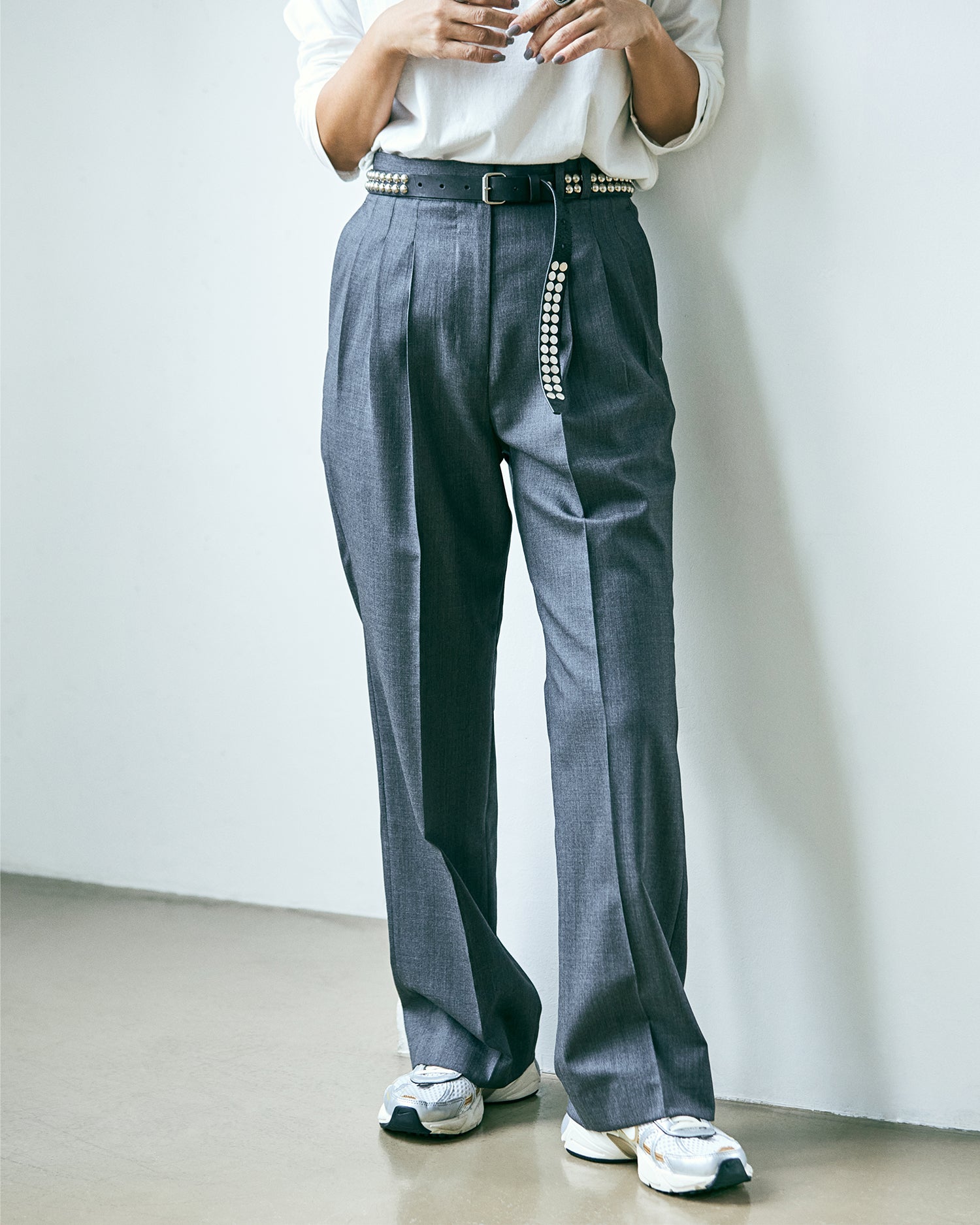 Semi-wide tuck pants (gray)